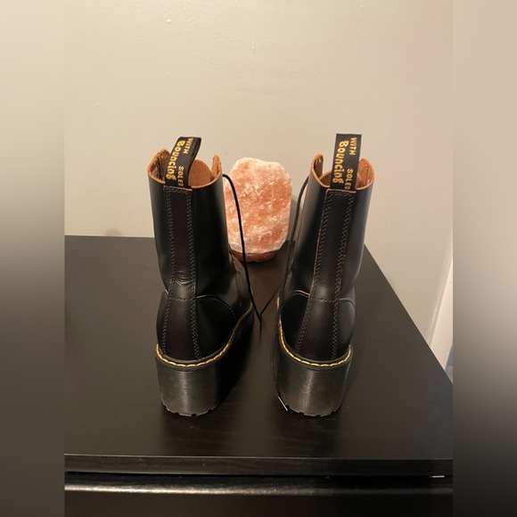 Dr. Martens Leona Smooth Leather Chunky Lug Sole Platform Heel Combat Boots - Picture 2 of 6